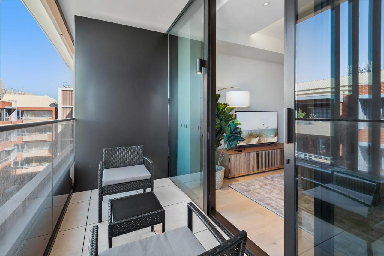 Chic St Kilda Retreat, Close To & Eats
